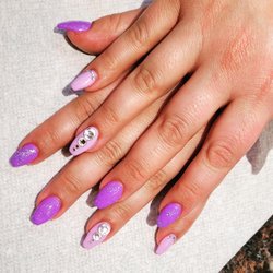 Mira Nails