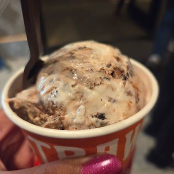 Salt & Straw - Vegan Hazelnut cookies & Cream - Ice Cream & Frozen Yogurt Near Me - Glendale, California Salt & Straw - Vegan Hazelnut cookies & Cream - Ice Cream & Frozen Yogurt Near Me - Glendale, California
