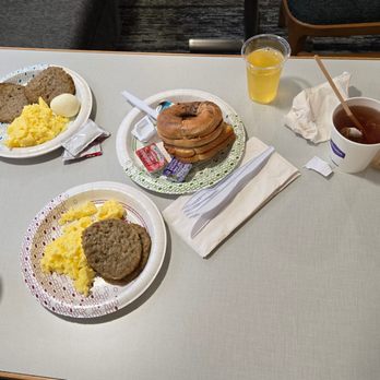 Hampton Inn by Hilton Youngstown-West I-80 - Breakfast - Hotels Near Me - Youngstown, Ohio Hampton Inn by Hilton Youngstown-West I-80 - Breakfast - Hotels Near Me - Youngstown, Ohio