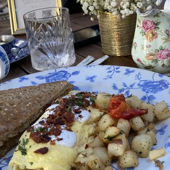 Little Hen - Omelet and Bourbon French Toast - Breakfast & Brunch Near Me - Miami, Florida