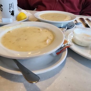 Patys Restaurant - Clam chowder - American Near Me - Toluca Lake, California
