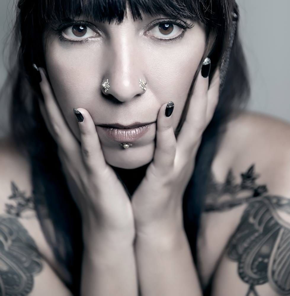 Rae of Light Artistry Logo