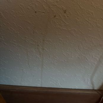 Oceanfront Lodge - Walls full of filth and stains - Hotels Near Me - Crescent City, California