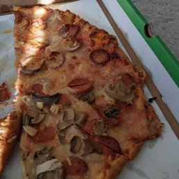 Pizza with pepperoni and mushrooms