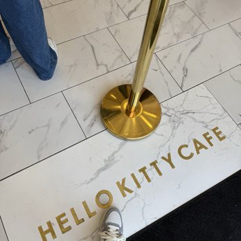 Hello Kitty Cafe - Waiting for the line - Cafes Near Me - Irvine, California