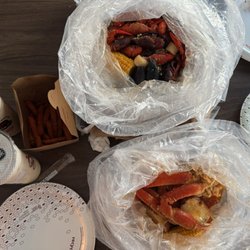 Wild Crab House - Garlic butter sauce (hot) is delicious!