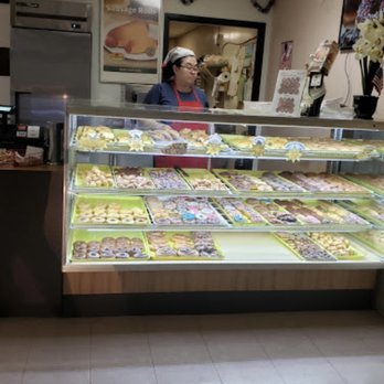 Donut Palace - a woman behind the counter - Donuts Near Me - Dallas, Texas Donut Palace - a woman behind the counter - Donuts Near Me - Dallas, Texas