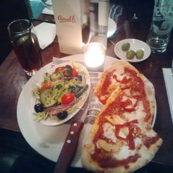 Amalfi - Pomegranate juice, Pollo Sophia pizzetta and Sicilian castelvetrano olives - Italian Near Me - London, XGL