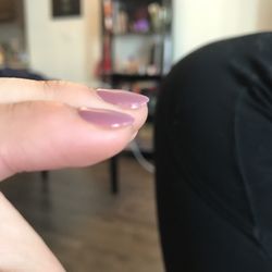 Q Nails - Extremely uneven shellac on every nail