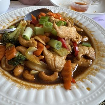 Malinee's Thai House - Chicken with Cashew - Thai Near Me - Ajax, Ontario Malinee's Thai House - Chicken with Cashew - Thai Near Me - Ajax, Ontario