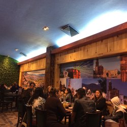 La Taberna de mi Padre - Amplio lugar con mesas grandes, cuenta con estacionamientos y un menú muy variado (dentro de la cocina mexicana)