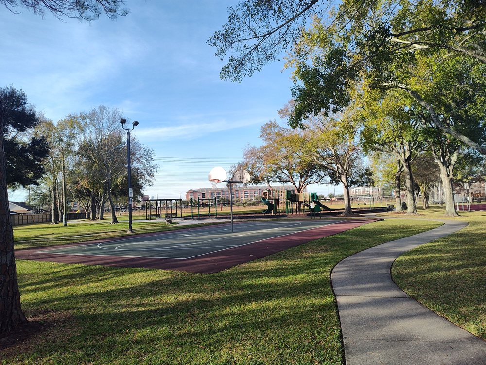 Pipers Meadow Park Image