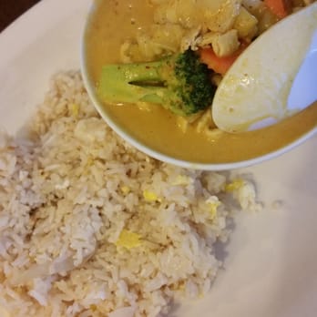 Bangkok BBQ - Yellow curry with chicken and potatoes. - Thai Near Me - Walnut, California