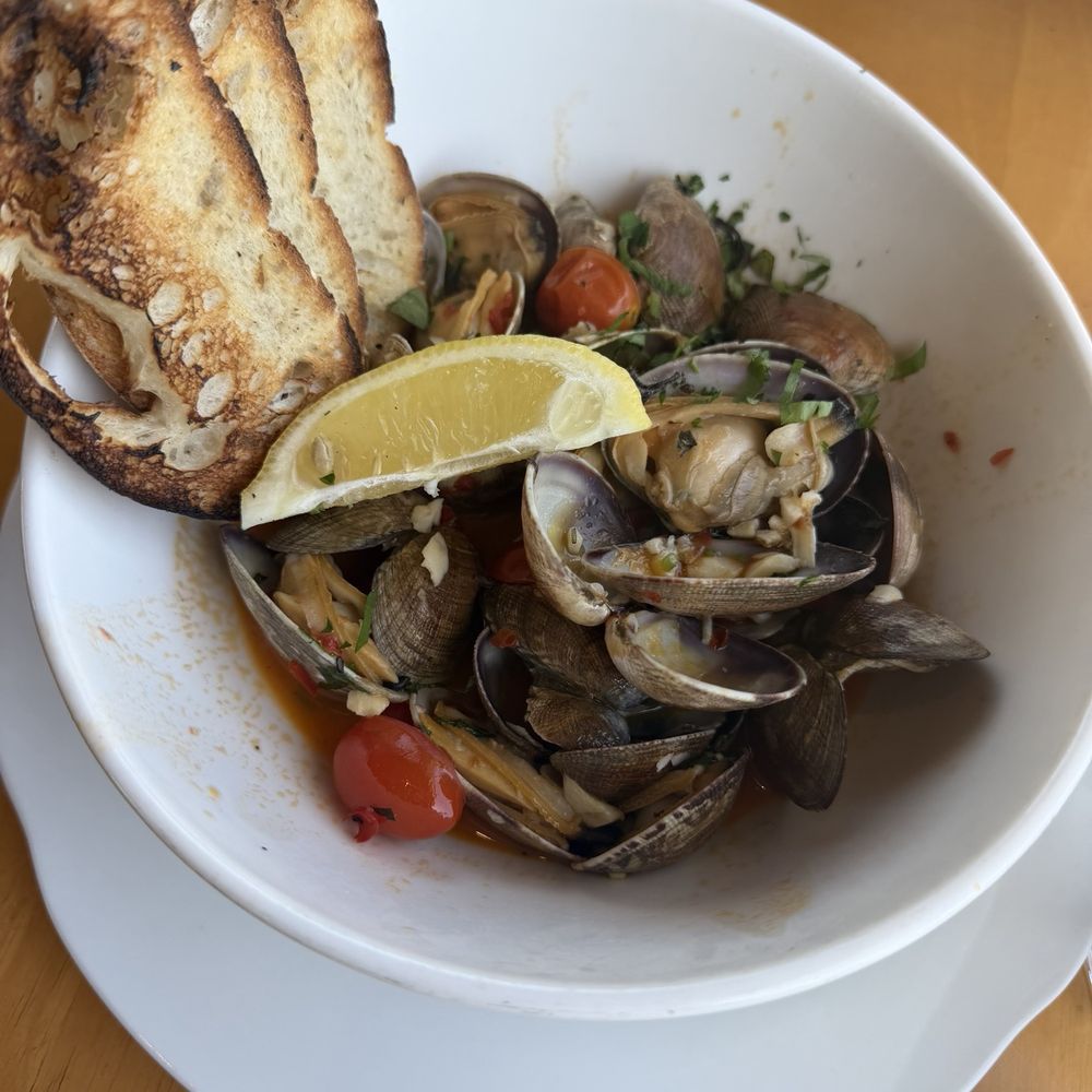 Flow Restaurant and Lounge - Clams - Lounges Near Me - Mendocino, California Flow Restaurant and Lounge - Clams - Lounges Near Me - Mendocino, California