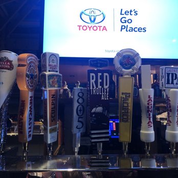 Islands Restaurant - Burgers Near Me - Burbank, California