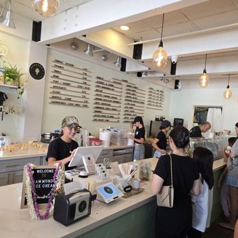 Hammond's Gourmet Ice Cream - inside counter - Ice Cream & Frozen Yogurt Near Me - Honolulu, Hawaii Hammond's Gourmet Ice Cream - inside counter - Ice Cream & Frozen Yogurt Near Me - Honolulu, Hawaii