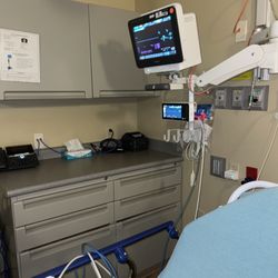 Saint Luke's South Hospital - The usual emergency room paraphernalia.