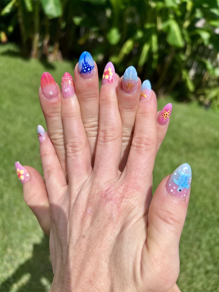 Mimi Nail's Logo
