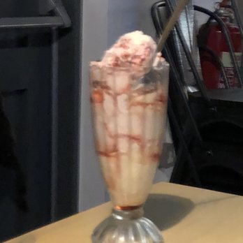 Flipside - Strawberry and white chocolate sundae - Burgers Near Me - Sligo, SO
