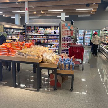 Target - Department Stores Near Me - Skokie, Illinois