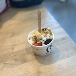 Mimi's Frozen Yogurt