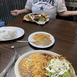 Guanajuato - Steak nachos Chicken enchiladas Burrito