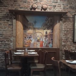 Aldar Bistro - Decor