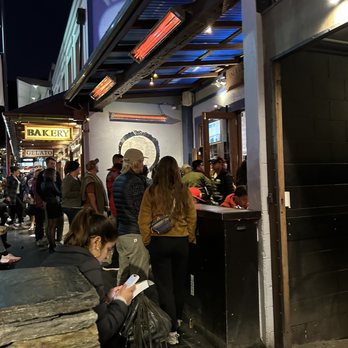 Fergburger - Que line - Burgers Near Me - Queenstown, OTA Fergburger - Que line - Burgers Near Me - Queenstown, OTA