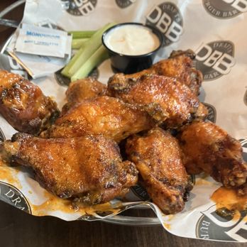 Drafts Burger Bar - Buffalo Gourmet Hot Wings - American Near Me - Park City, Utah
