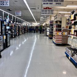 ShopRite of Southbury - ShopRite Southbury CT. Clean and well kept.
