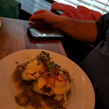 Beatrix - Streeterville - Avacado eggs benedict - New American Near Me - Chicago, Illinois