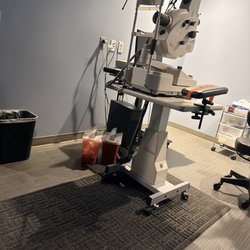 Associated Retina - We waited here 1 hour