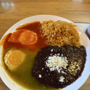 La Casa De La Abuela - Huevos divorciados - Mexican Near Me - South Gate, California La Casa De La Abuela - Huevos divorciados - Mexican Near Me - South Gate, California