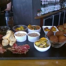 La Petite Poésie - Nouveau. Les Tapas  super sympa bon appétit
