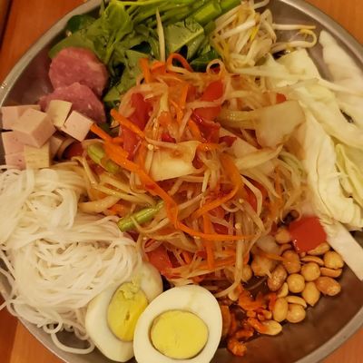 Banh Somtum by null
