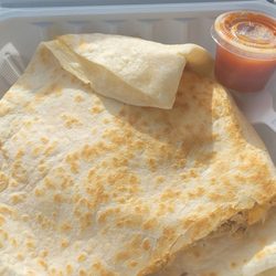 Super Oscar's - Chicken quesadilla.