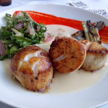 Detente - Scallops - Wine Bars Near Me - Edgartown, Massachusetts