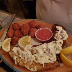 Harold's Restaurant & Lounge - Fried fish and fried scallops.