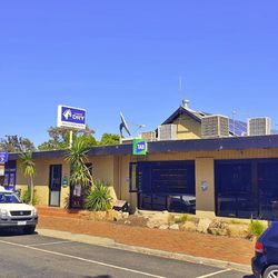 The Mallacoota Hotel Motel Family Bistro - Front on Hotel