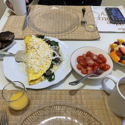 Sunnyside Inn Bed & Breakfast - Delicious breakfast with eggs from owner's farm!