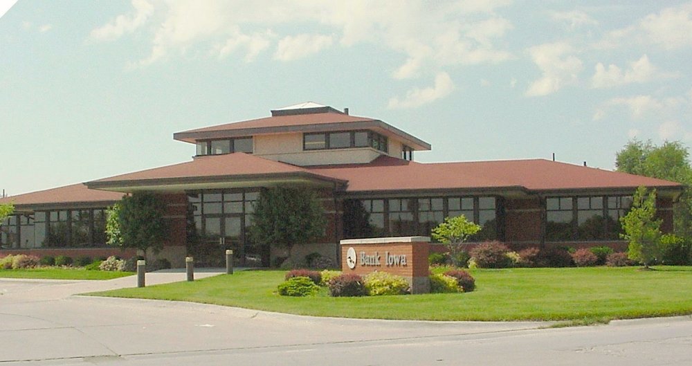 BANK IOWA Updated June 2024 1710 3rd Ave E, Oskaloosa, Iowa Banks