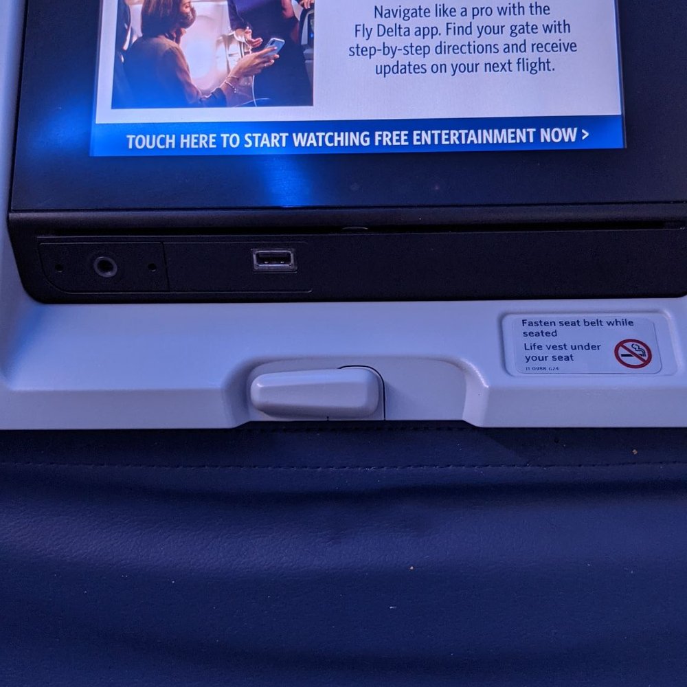 Delta Air Lines - On board movies - Airlines Near Me - Dulles, Virginia