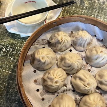 Sammi & Soupe Dumpling - Classic juicy pork xiao long bao - Chinese Near Me - Montreal, Quebec