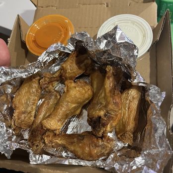 Dalia’s Pizza - Plain wings hot sauce on the side - Pizza Near Me - Glendale, California