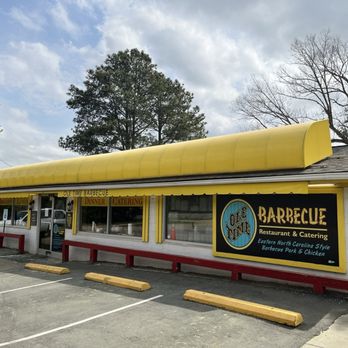 Ole Time Barbecue - Small and worth the wait if there is one. - Barbeque Near Me - Raleigh, North Carolina