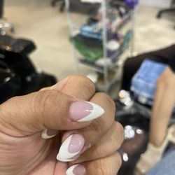 Kloud Nails & Spa - This place is so rushed and I had the worst experience this is not what I wanted and I don't recommend coming here