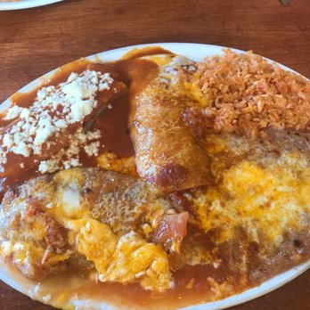 Roberto's Cafe - Chile Relleno, Tamale, Chicken Taquito With Rice And Beans. - Mexican Near Me - Mammoth Lakes, California Roberto's Cafe - Chile Relleno, Tamale, Chicken Taquito With Rice And Beans. - Mexican Near Me - Mammoth Lakes, California