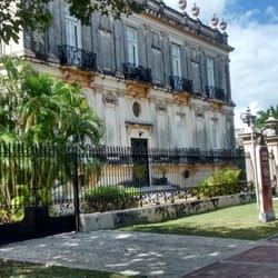 Casas Cámara - Sus altos relieves son muy bonitos.
