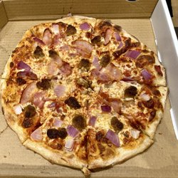Pizzaiolo - The Pizza Maker's Pizza - Sicilian pizza (bacon, sausage and red onion)