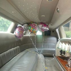 Avanti Limousine Services - Enjoy a nite out in a Avanti Limousine for any occasion corporate or private.